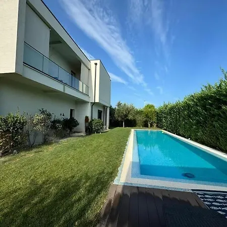 Loren's Plazhi San Pietro